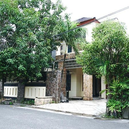 Green Surabaya Homey Bagian luar foto