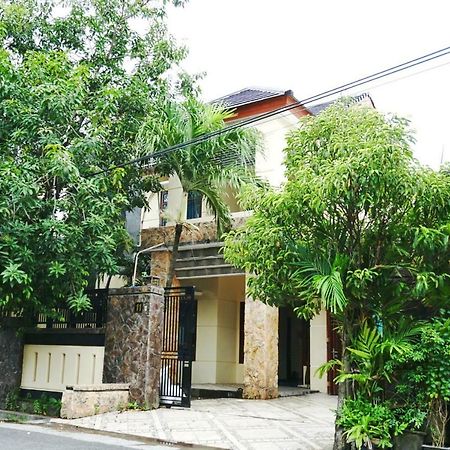 Green Surabaya Homey Bagian luar foto
