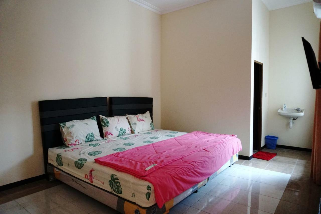 Green Surabaya Homey Bagian luar foto
