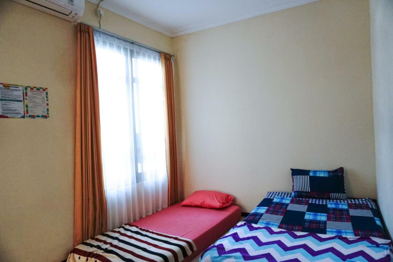 Green Surabaya Homey Bagian luar foto