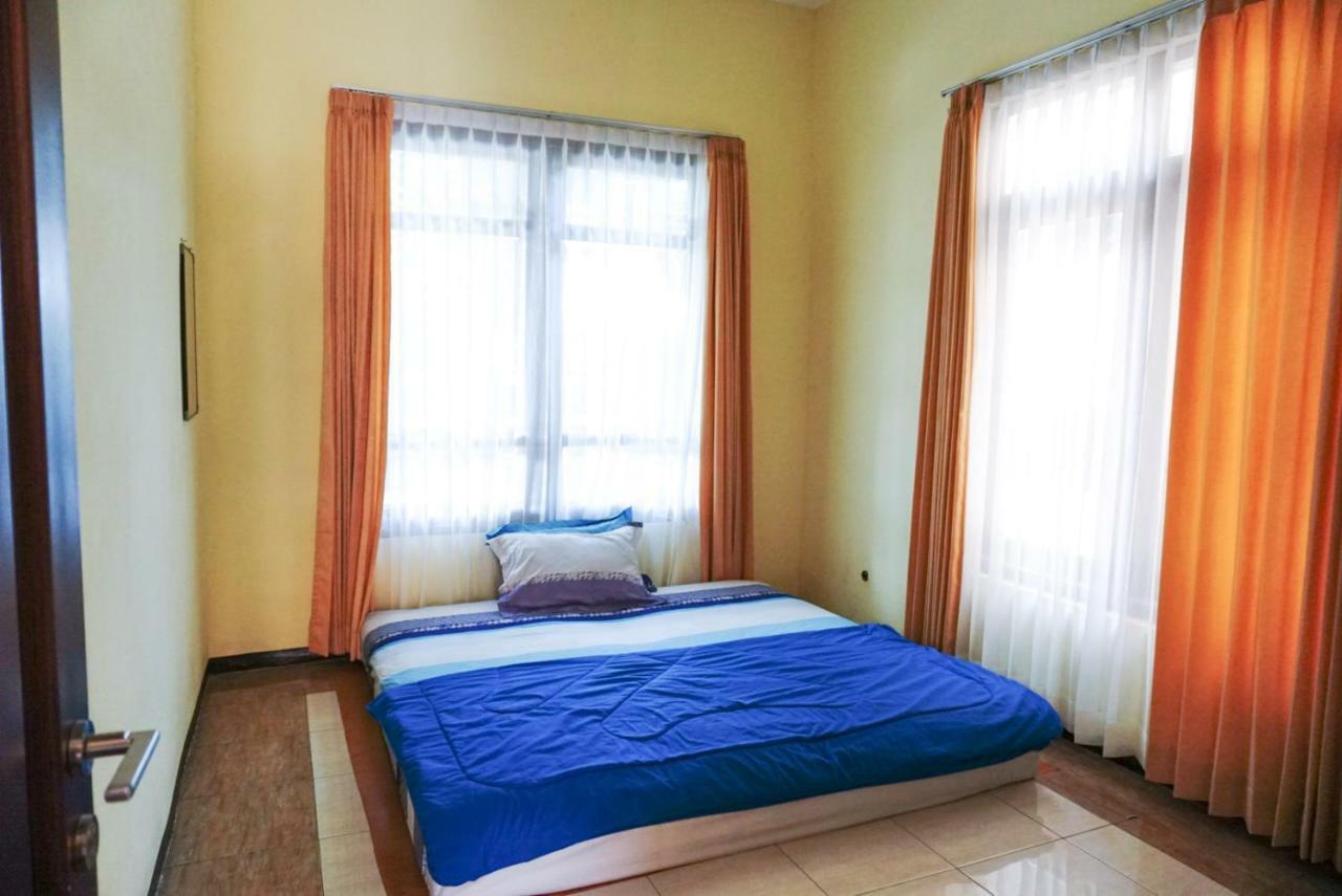Green Surabaya Homey Bagian luar foto
