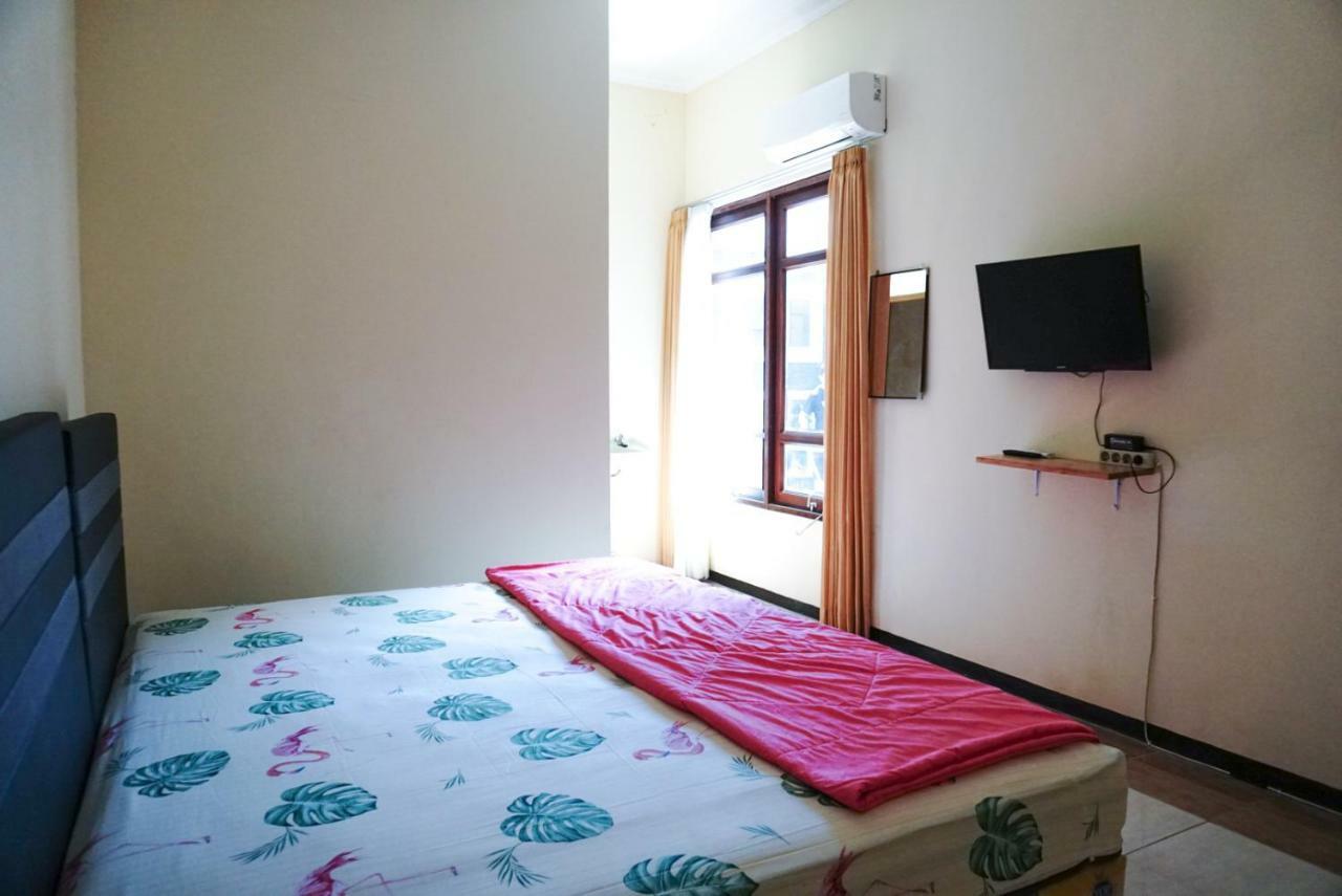 Green Surabaya Homey Bagian luar foto