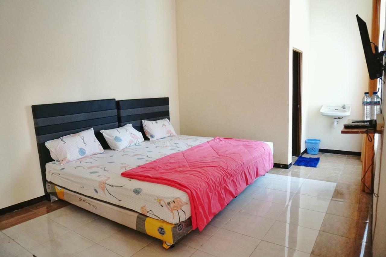 Green Surabaya Homey Bagian luar foto