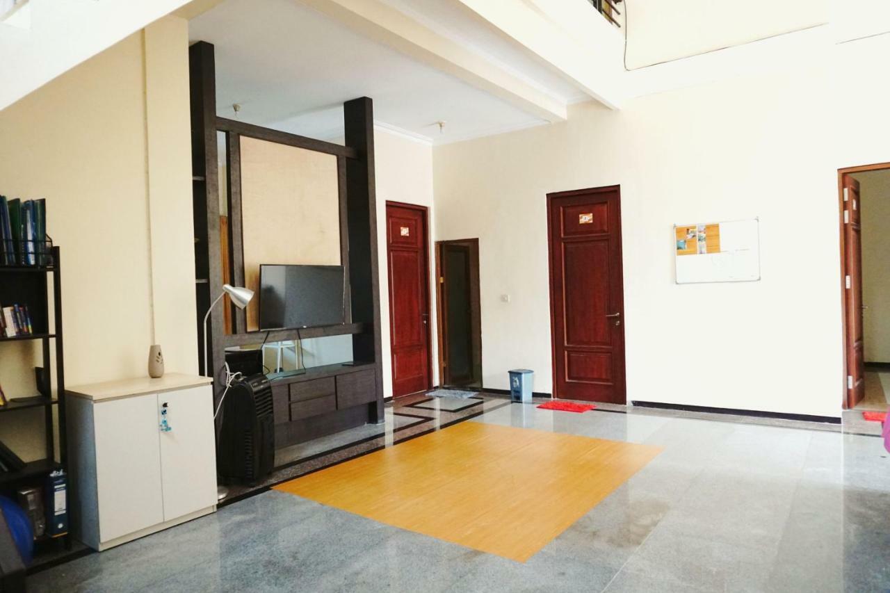 Green Surabaya Homey Bagian luar foto