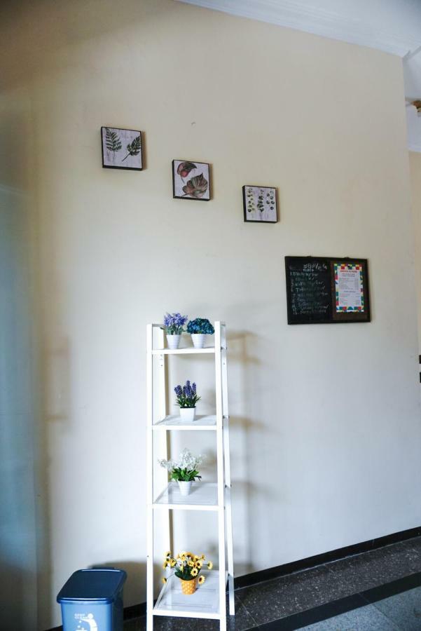 Green Surabaya Homey Bagian luar foto